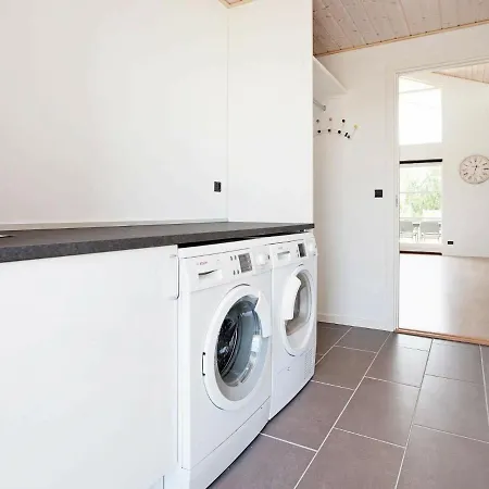 10 Person In Rodby-by Traum Rødby